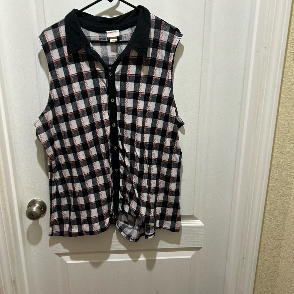 Self esteem sleeveless button down top 3X